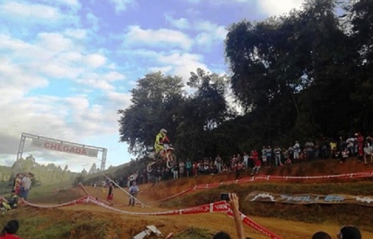 Shows, futebol e motocross na festa de São Pedro de Rates