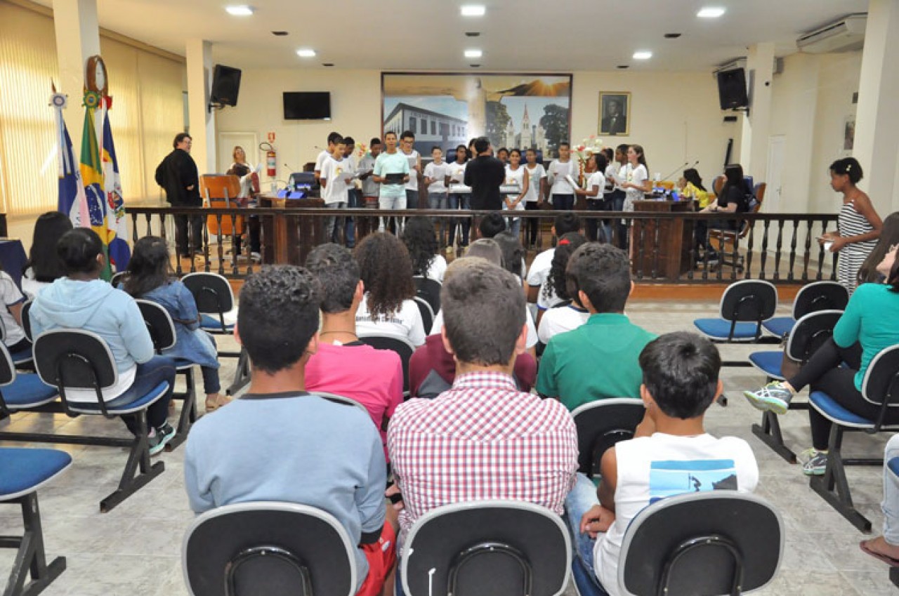 Escola Municipal comemora Dia do Escritor com homenagens