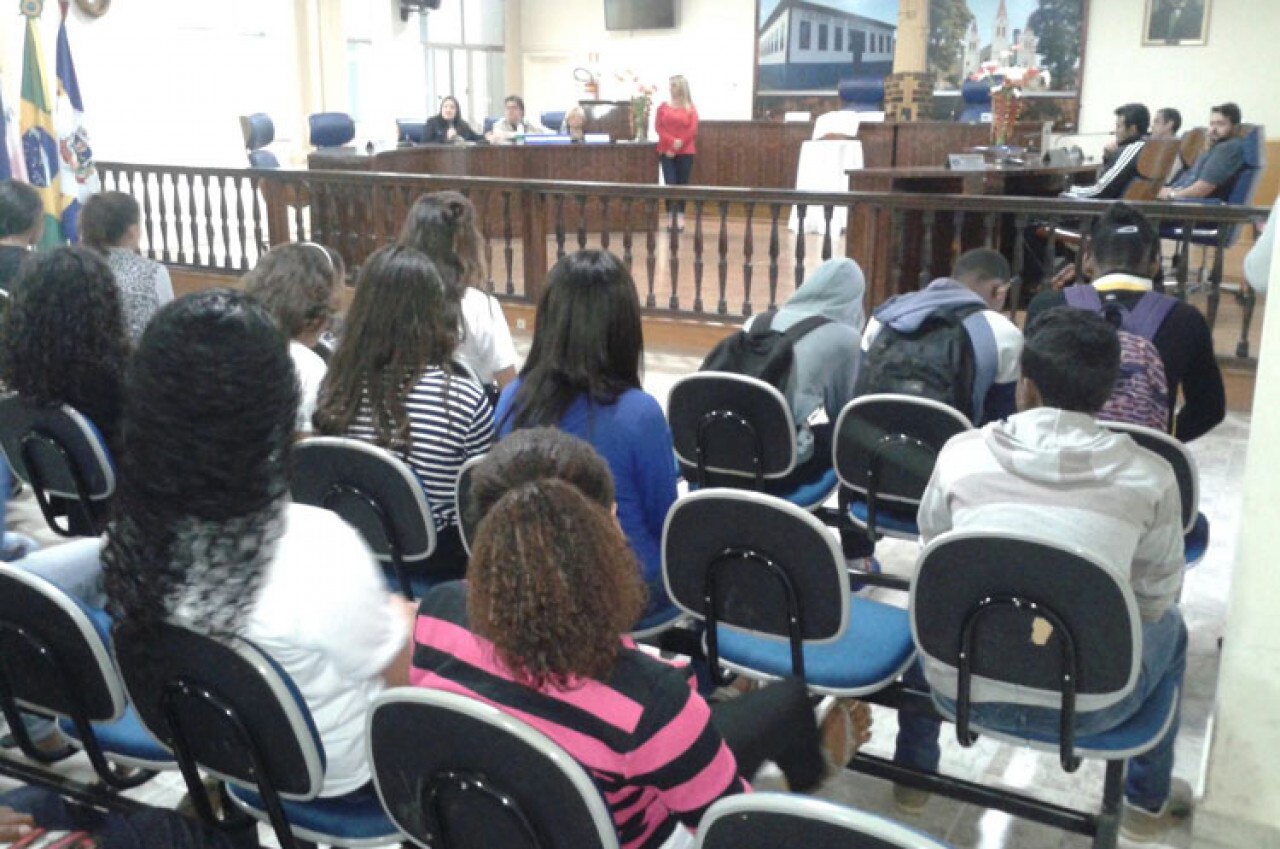 Escola Isaura Marques também homenageia escritores