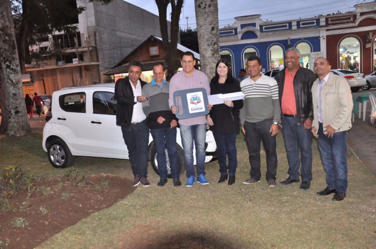Secretaria de Agricultura recebe veículo zero km