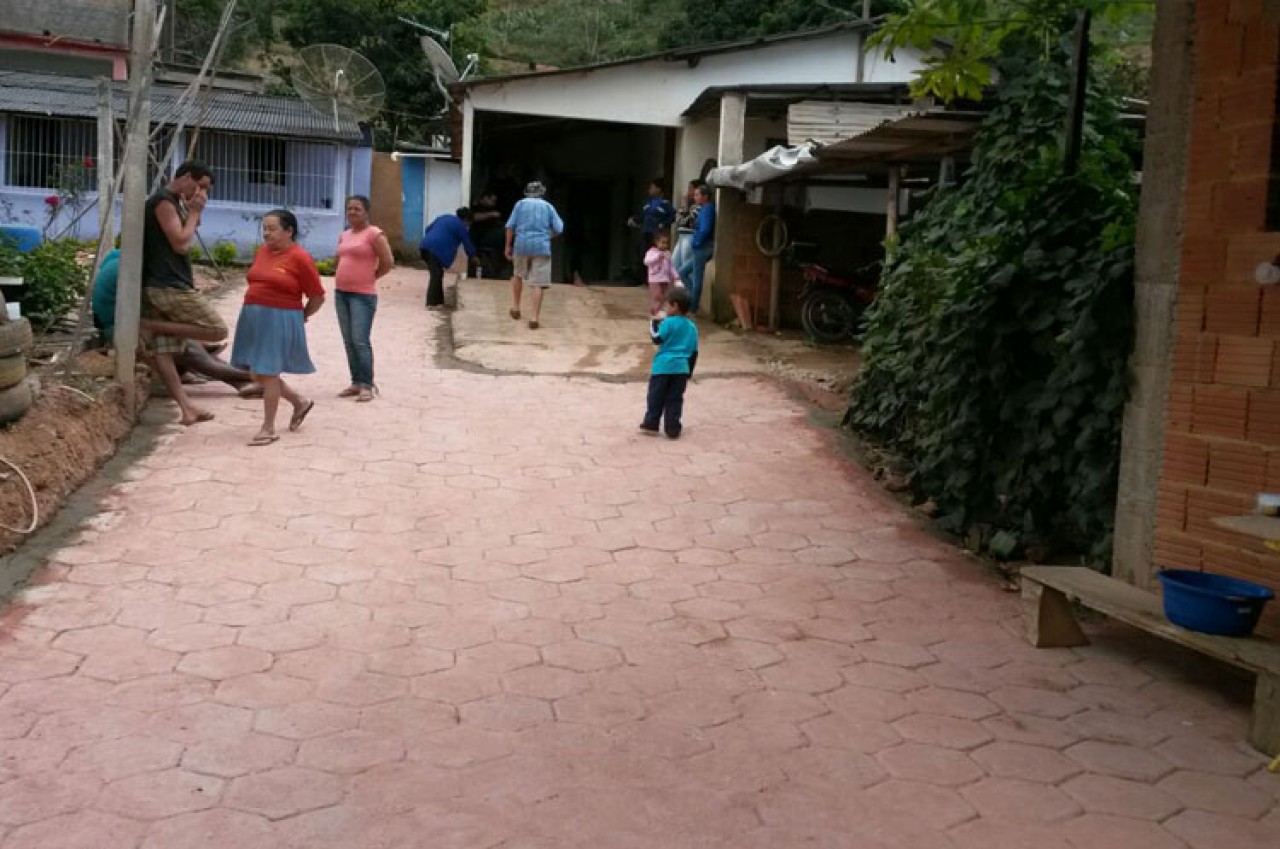 Secretaria de Obras calça ruas no distrito de São Tiago