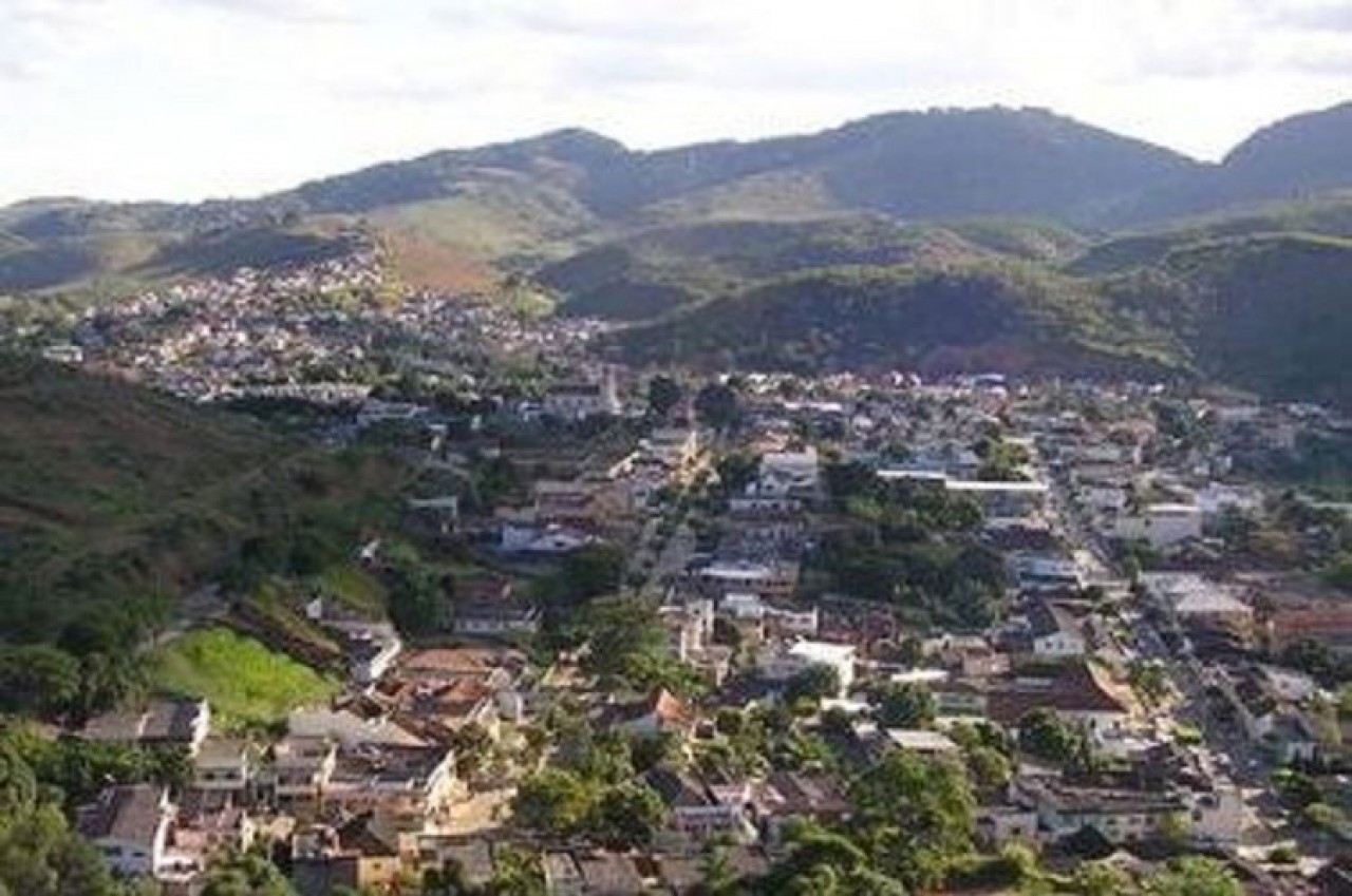 Prefeitura conversa com moradores sobre regularização fundiária