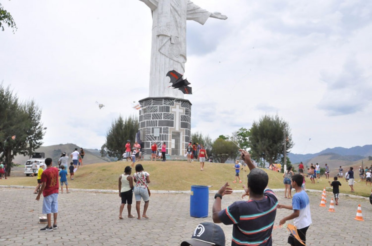 Uma manhã de domingo de diversão entre famílias