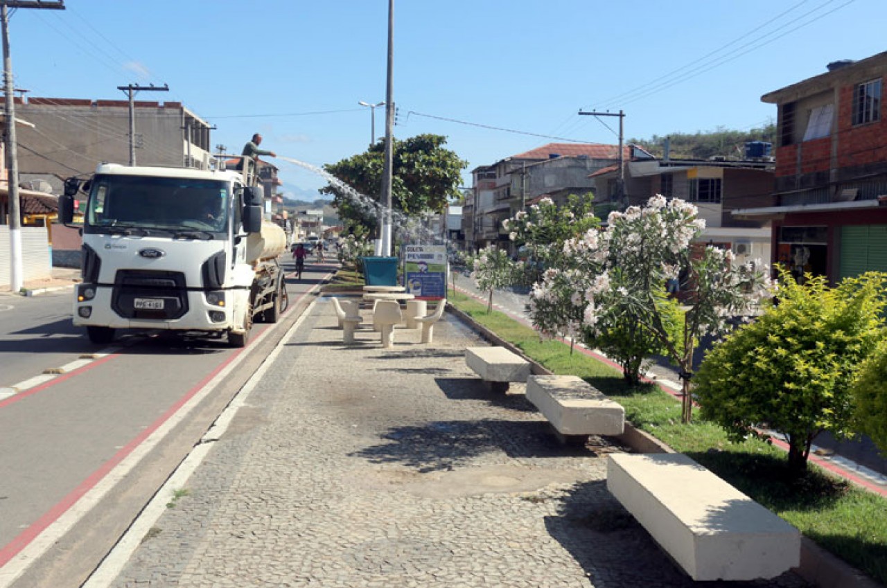 Canteiros da cidade exigem maior cuidado devido à estiagem