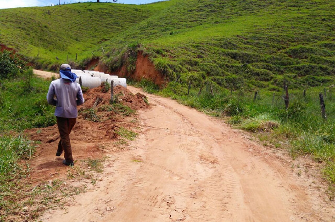 Secretaria de Agricultura realiza mais obras no interior de Guaçuí