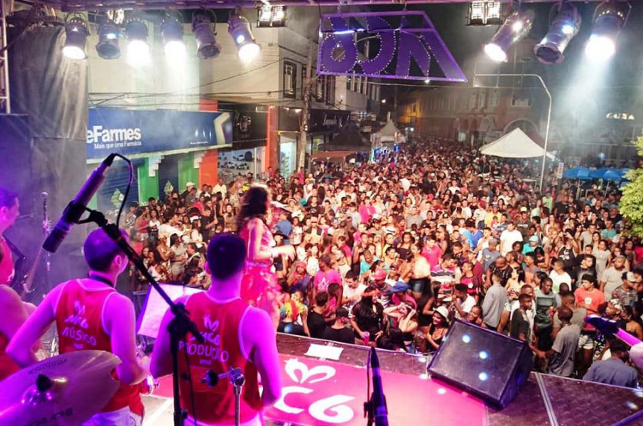 Praça lotada, animação e tranquilidade no GuaçuFolia 2018