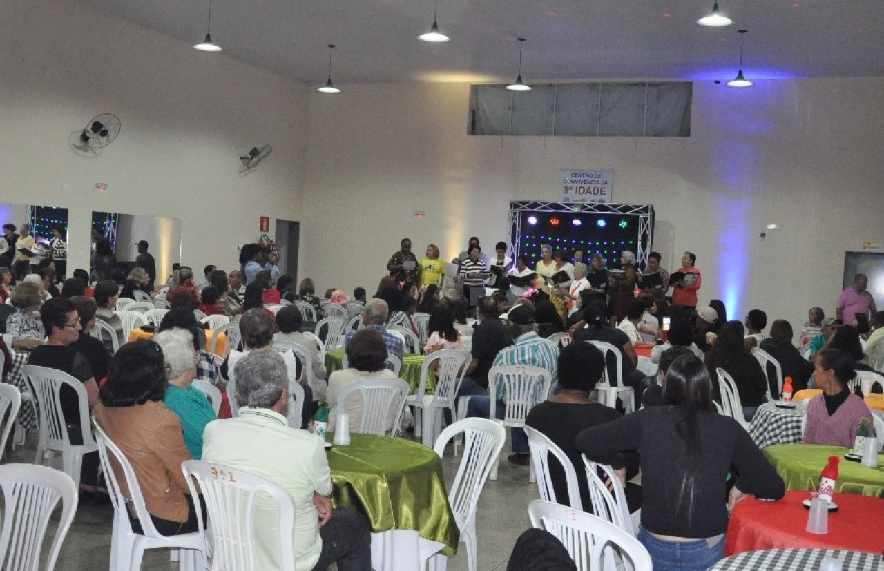 Salão lotado na Noite de Caldos da Assistência Social