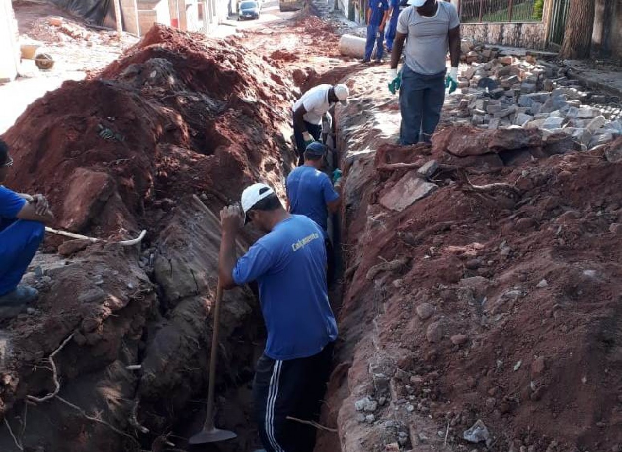 Nova rede pluvial em rua do bairro Bela Vista