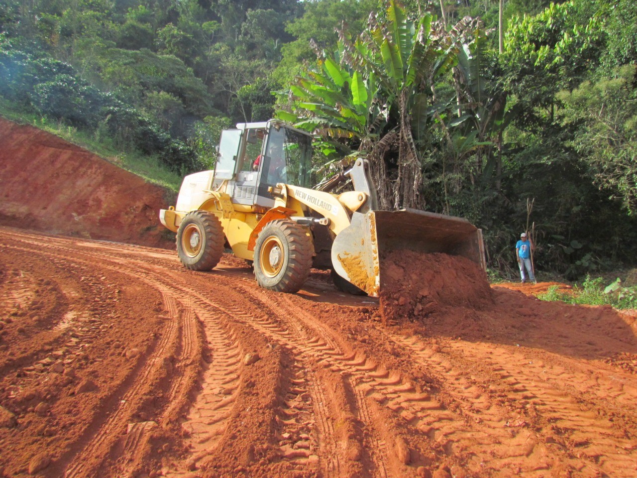 Agricultura trabalha para recuperar estradas antes das chuvas