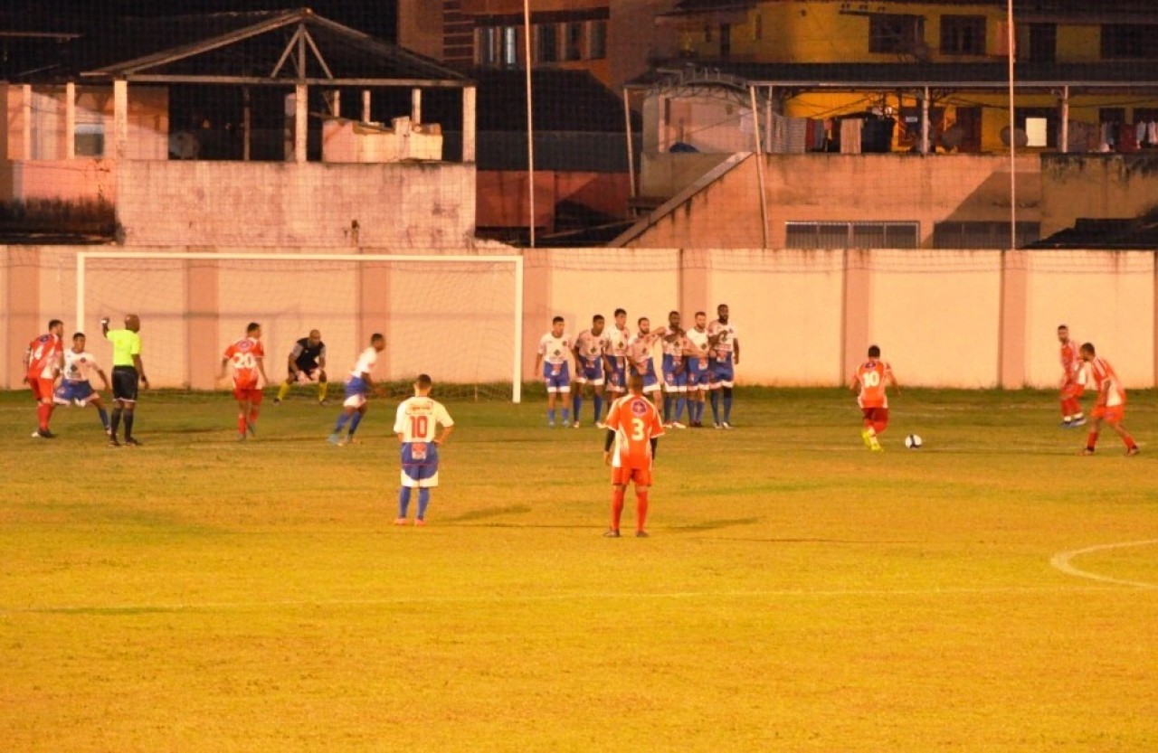 Rua da Palha abre grande vantagem na semifinal do Municipal