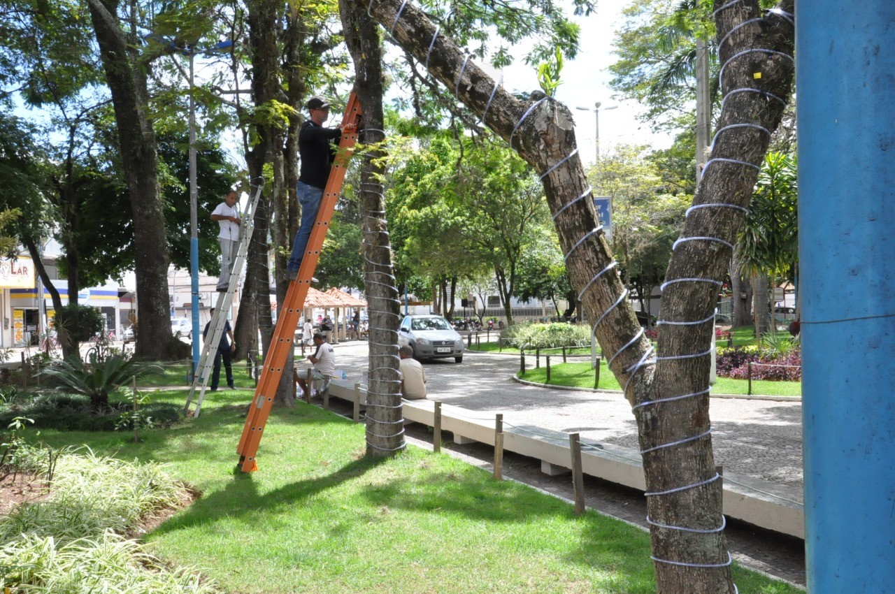 Começa instalação da iluminação do Natal de Luz 2018