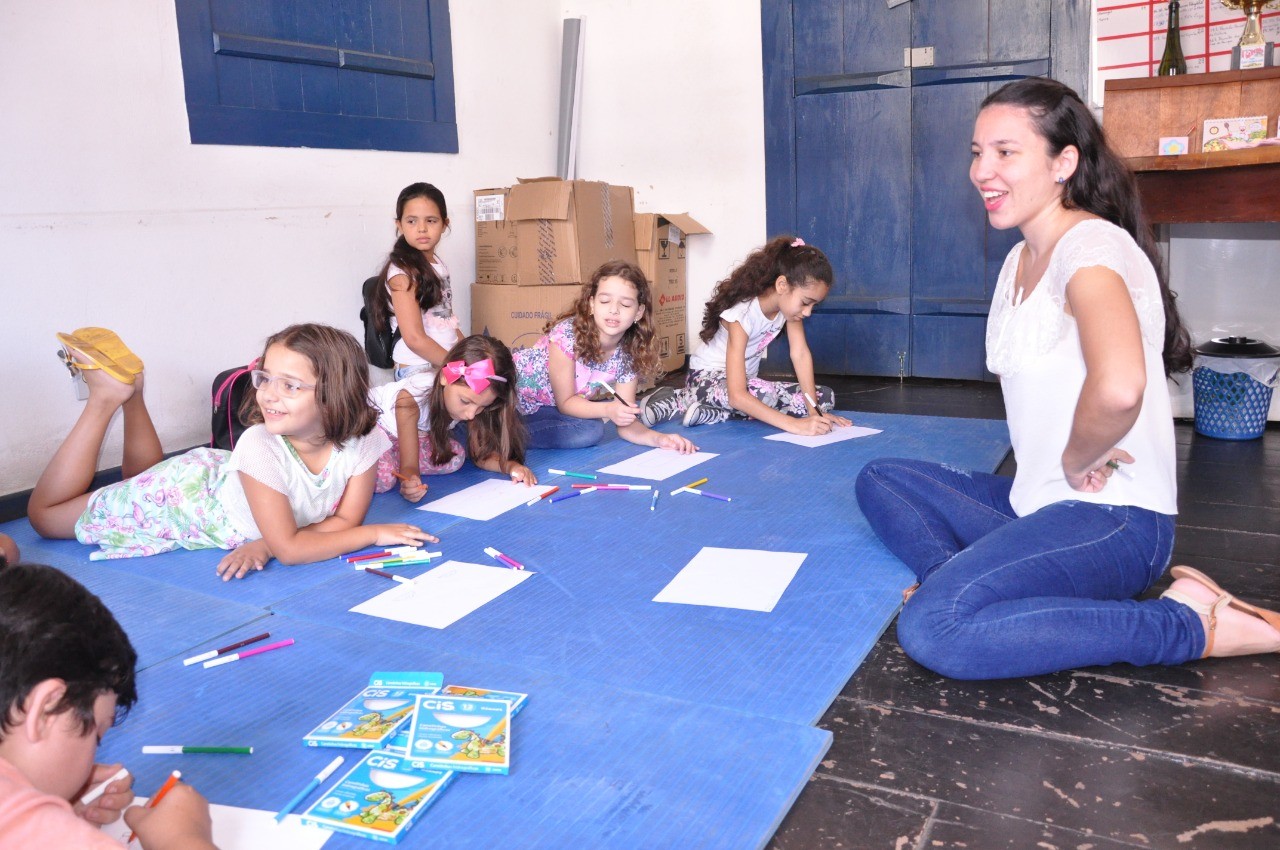 Contação de histórias para promover o incentivo à leitura
