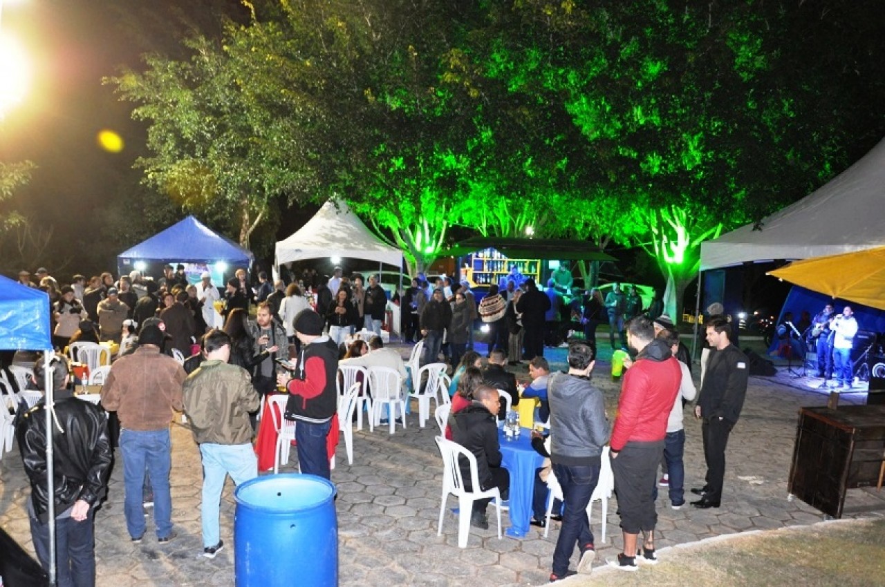 Noite de frio e calor humano no 2º Luau Cristo Redentor de Guaçuí