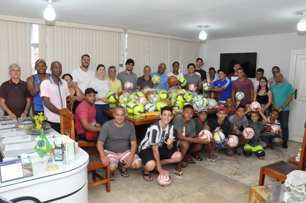 Prefeitura de Guaçuí realiza compra de material esportivo