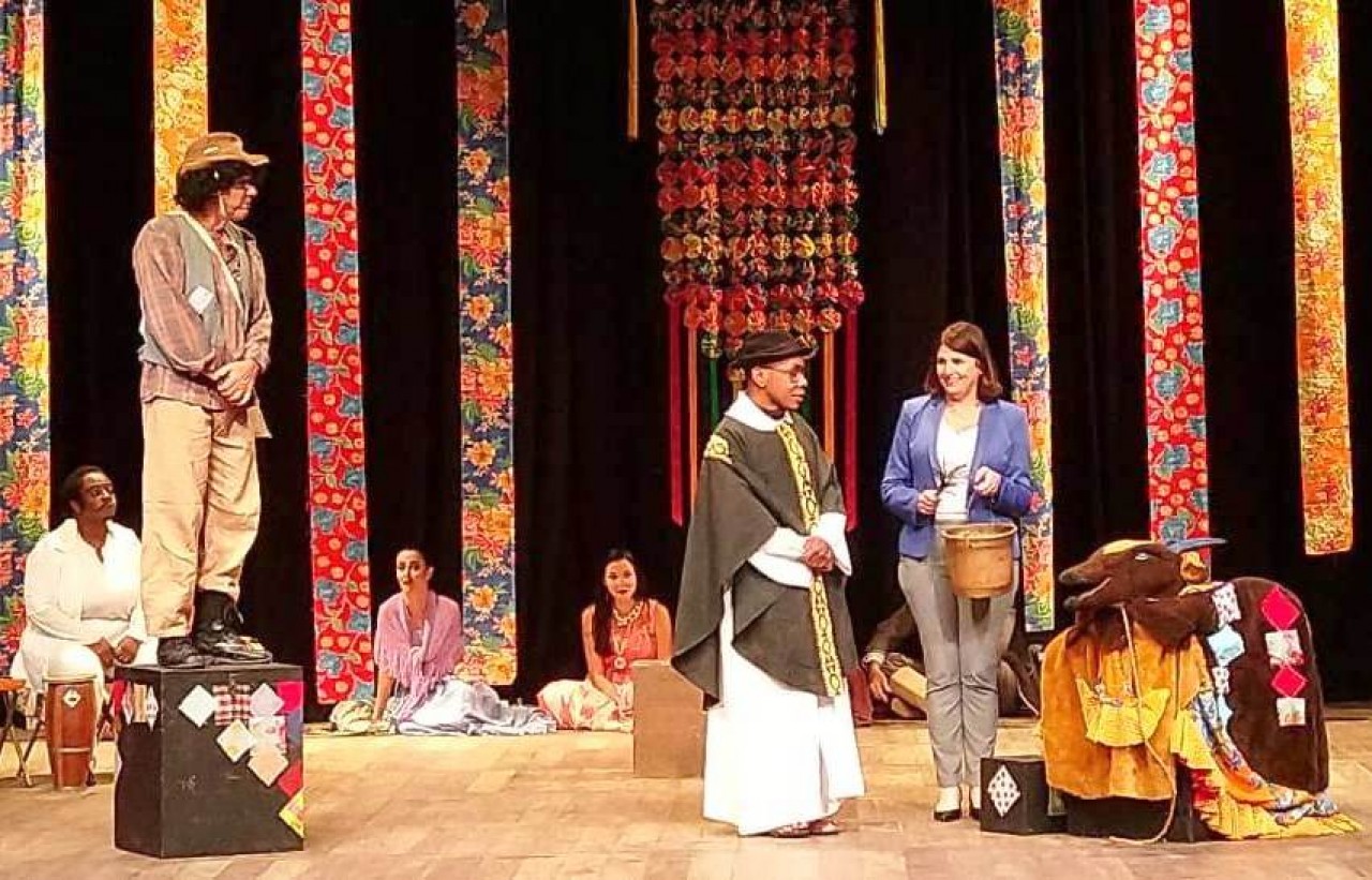 Festa do teatro com a entrega da reforma do Fernando Torres em Guaçuí