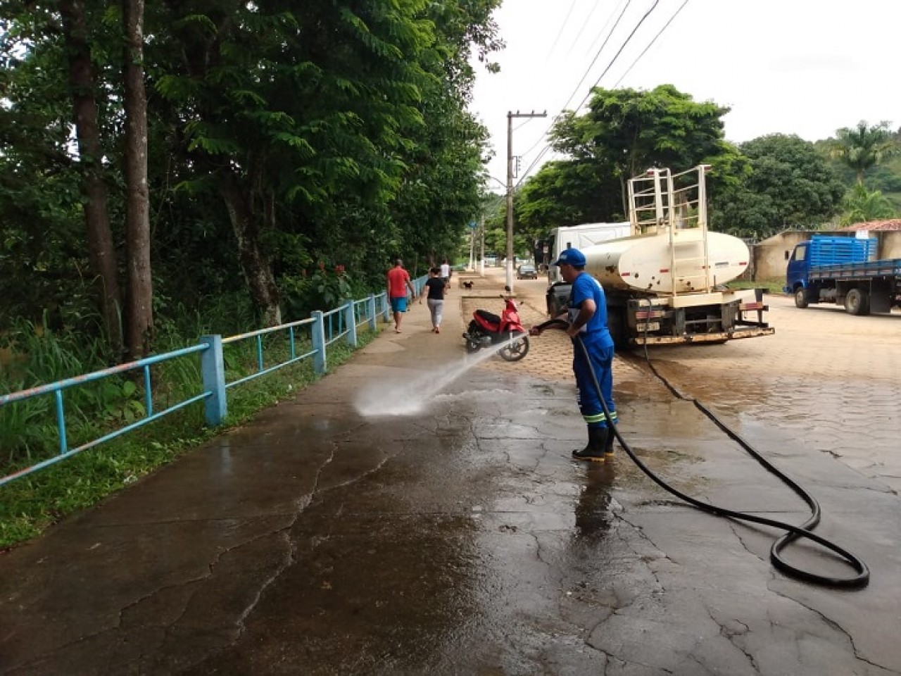 Prefeitura inicia limpeza e avaliação depois de enchentes em Guaçuí