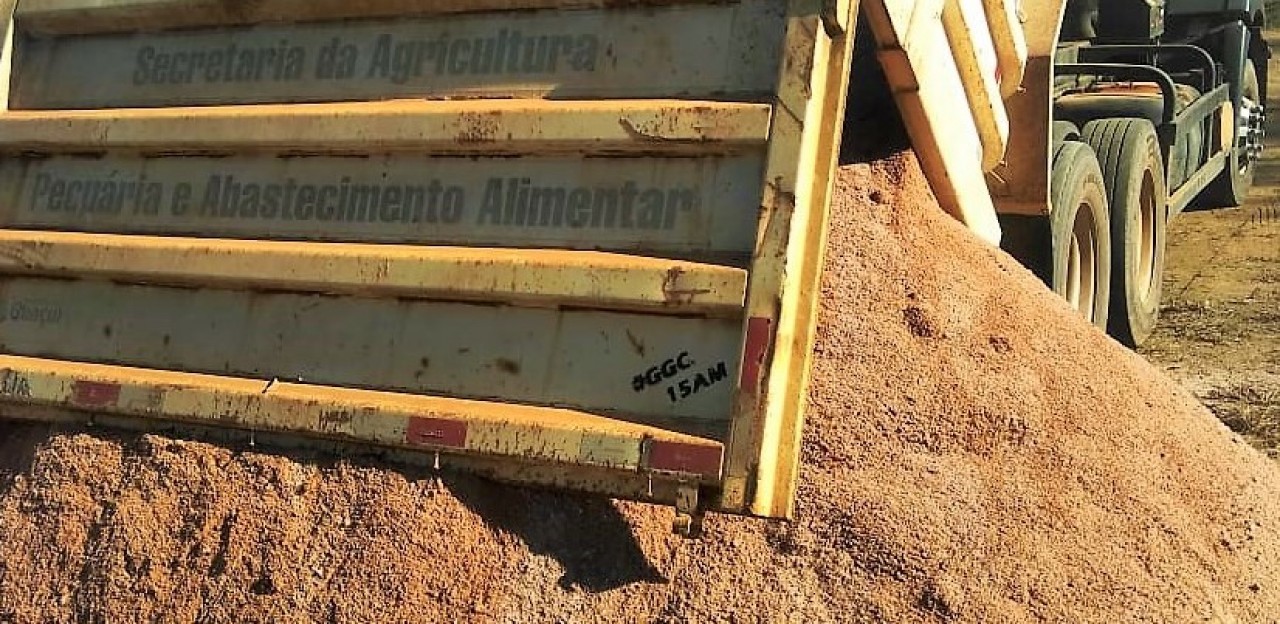 “Ação no Campo” continua entregando saibro mais barato para produtores de Guaçuí