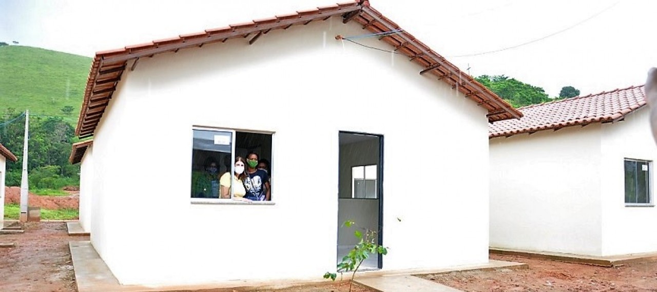 Prefeitura entrega 31 casas populares construídas com recursos próprios
