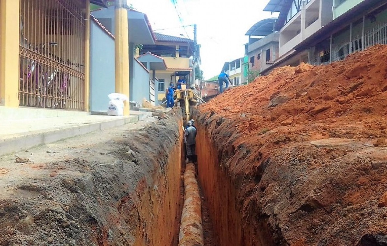 Prefeitura de Guaçuí faz melhoria em rede pluvial de duas ruas da cidade