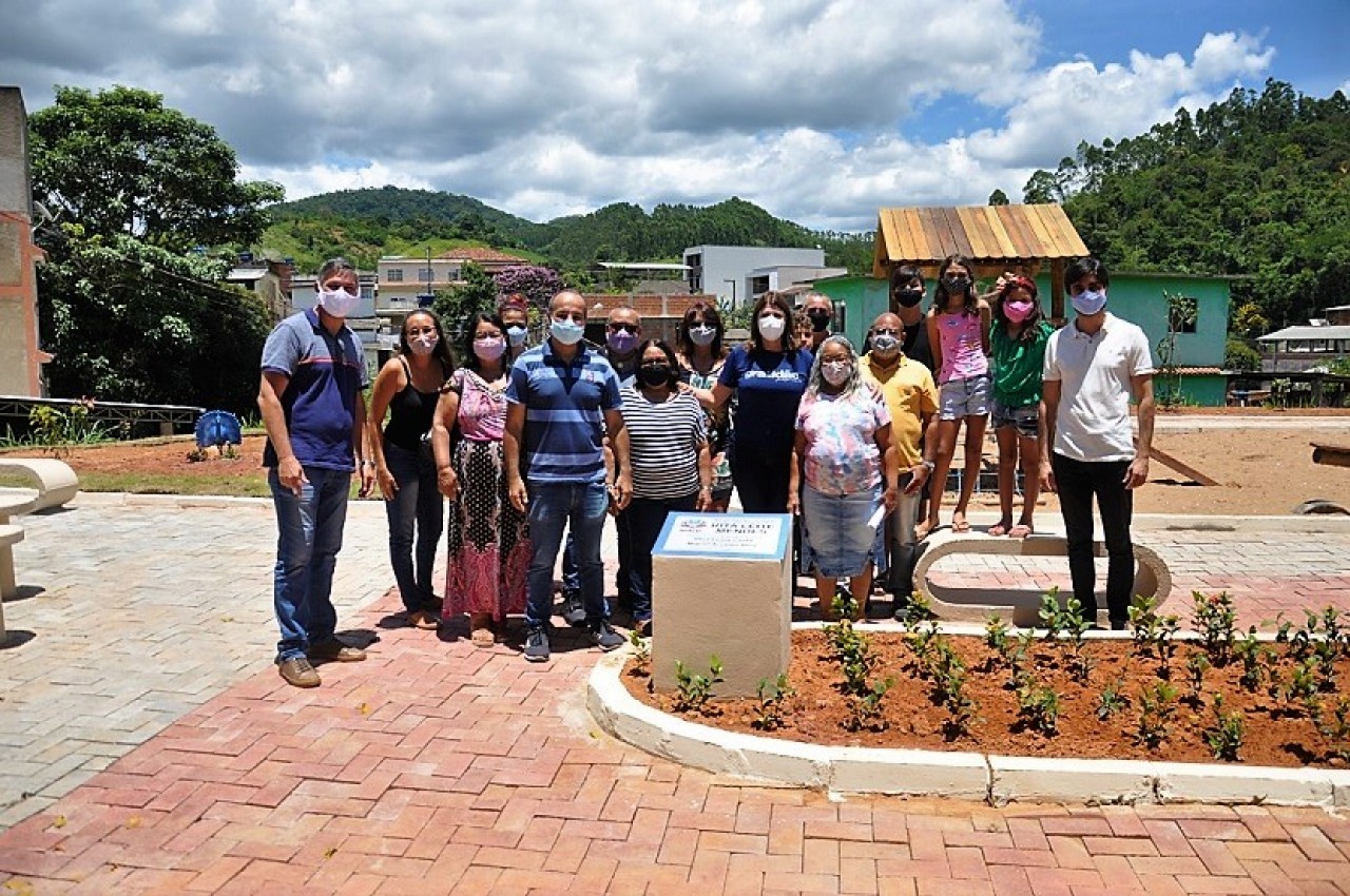 Praça Rita Leite Mendes é inaugurada no bairro Santa Cruz em Guaçuí