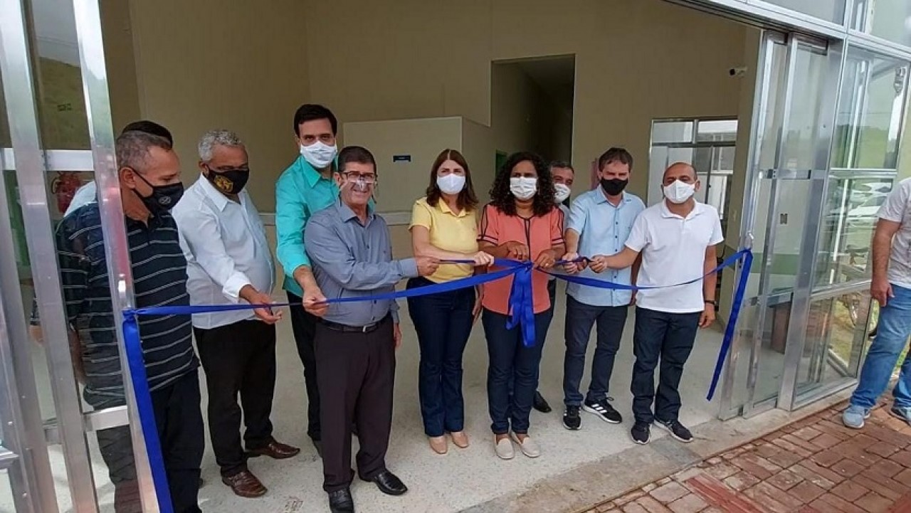 Prefeitura inaugura Unidade Básica de Saúde e nova praça pública