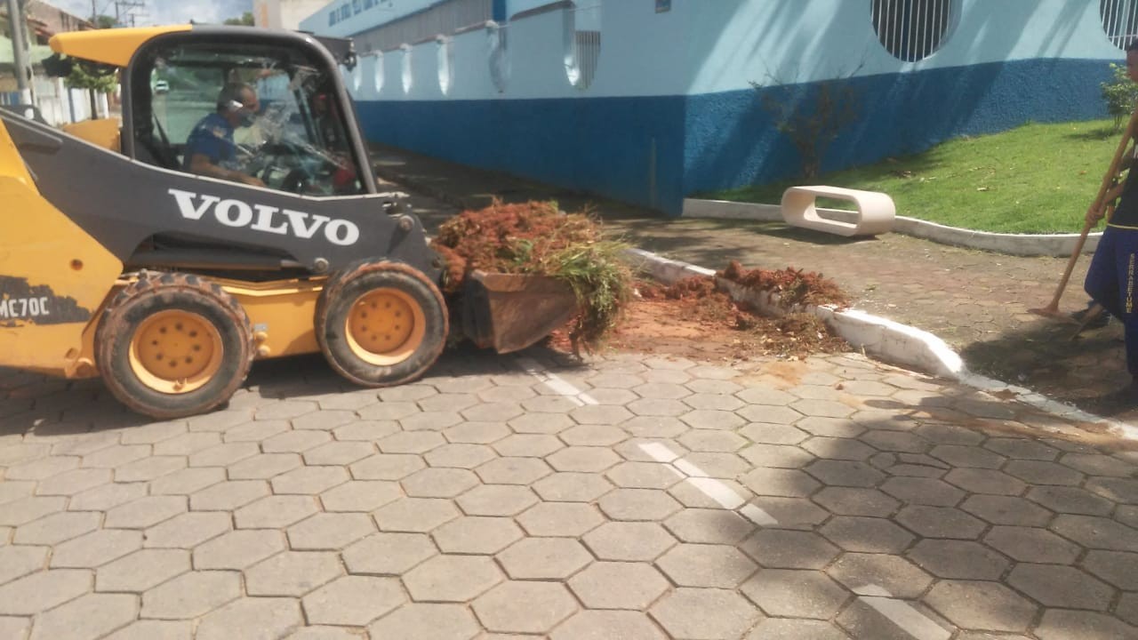 Secretaria de Obras faz mutirão de limpeza após chuvas intensas