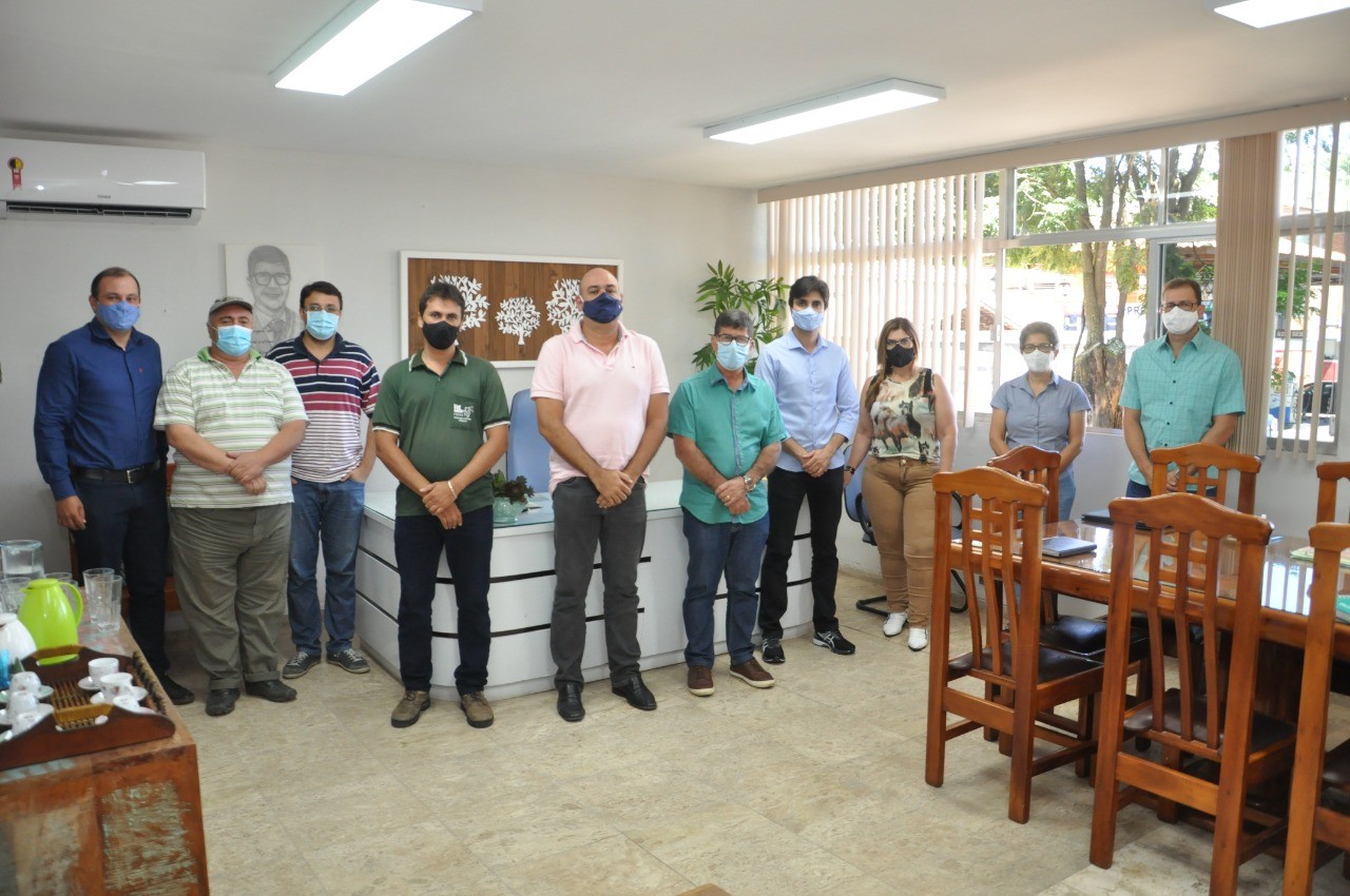 O fortalecimento da pecuária leiteira em Guaçuí foi tema de reunião nesta quinta-feira