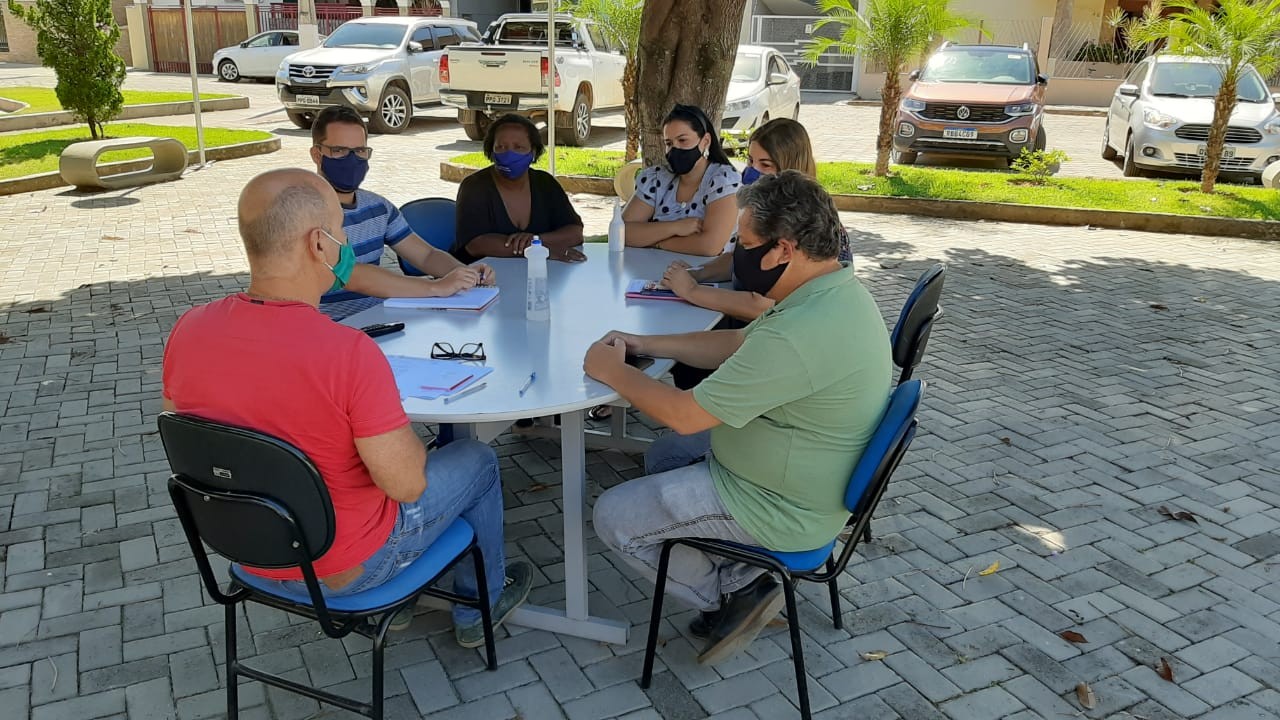 Equipe do Creas se reúne com equipe da Secretaria de Meio Ambiente para planejamento de parcerias