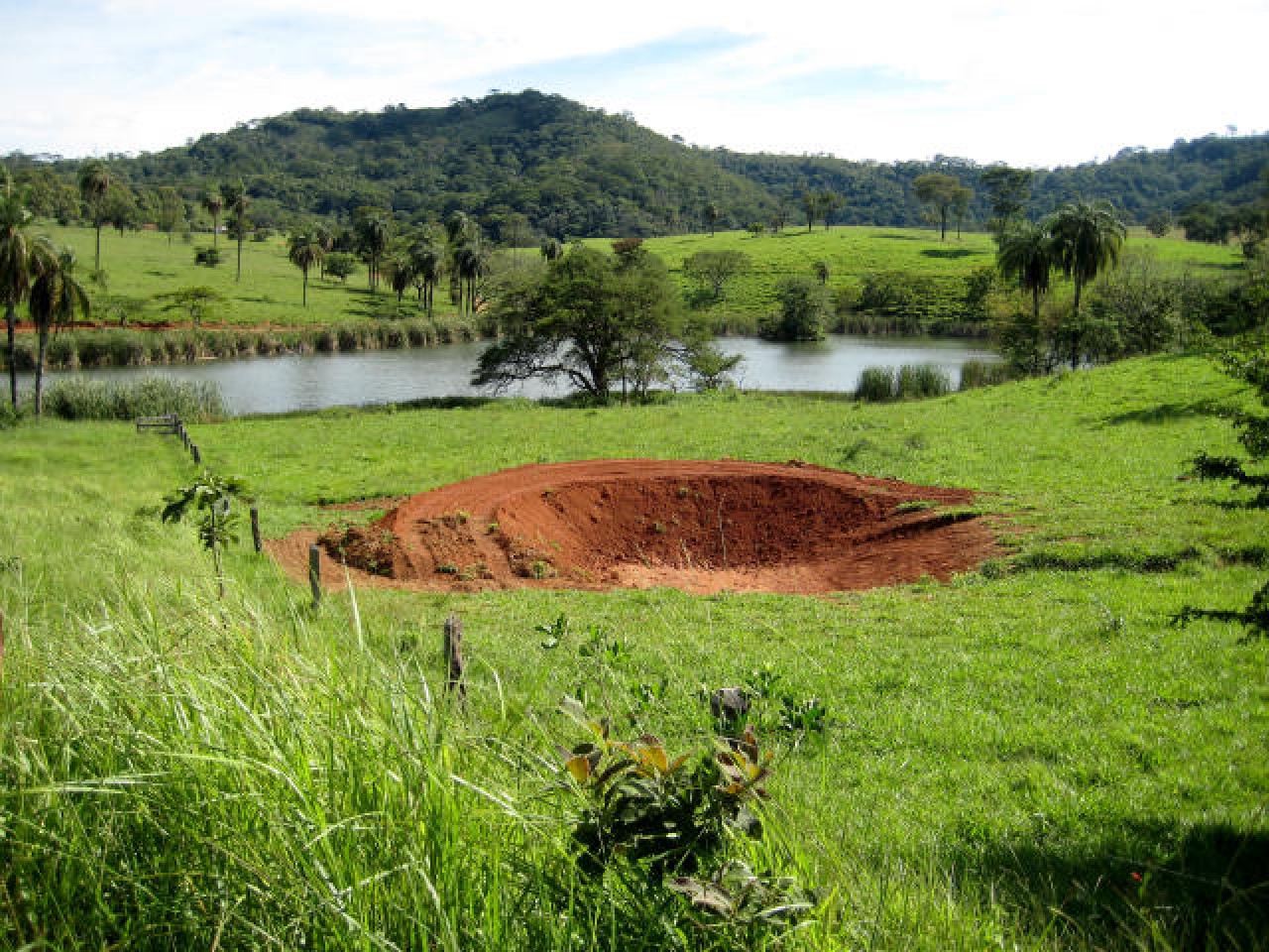 Prefeitura de Guaçuí sela parceria com Incaper para implantação do projeto “Barraginhas”