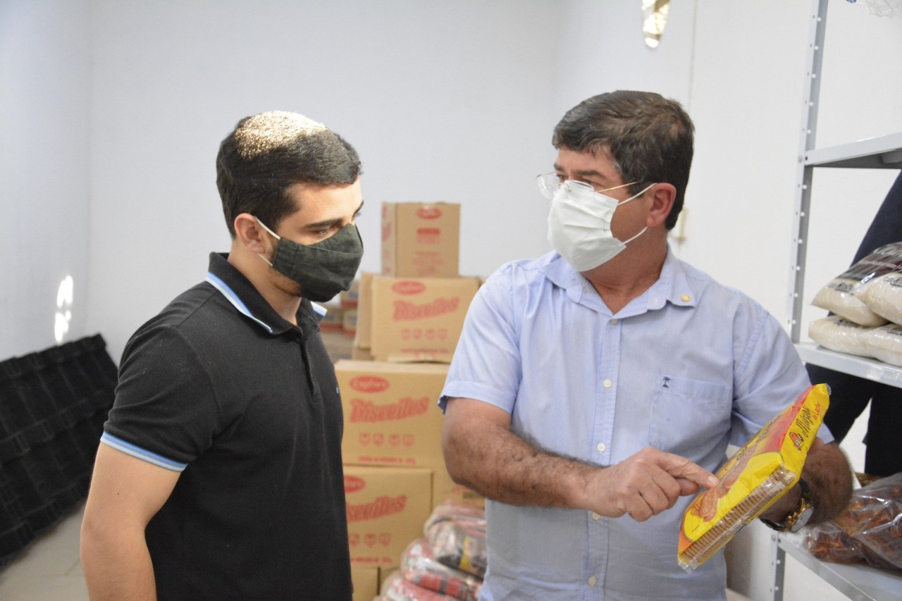 Prefeito visita setor de alimentação escolar