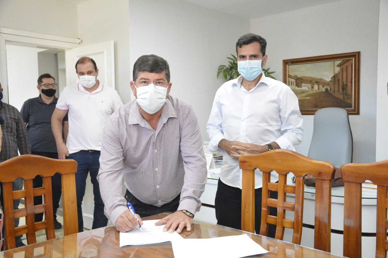 ASSINADA ORDEM DE SERVIÇO COM ÊNFASE NA SINALIZAÇÃO TURÍSTICA