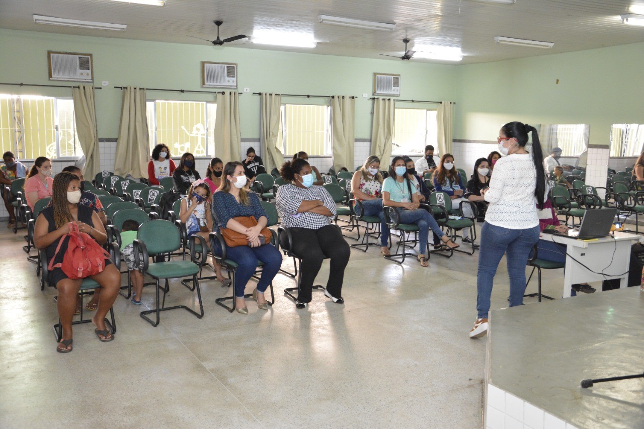 Mês da Primeira Infância: CRAS recebe palestra sobre “Observações de desenvolvimento da linguagem na Primeira Infância”