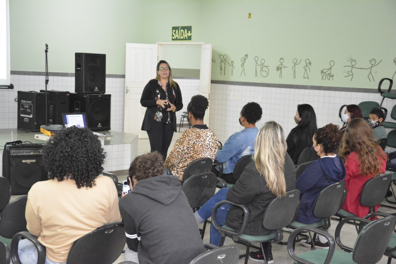 Encerramento do Mês da Primeira Infância com a palestra “A importância do brincar na primeira infância”