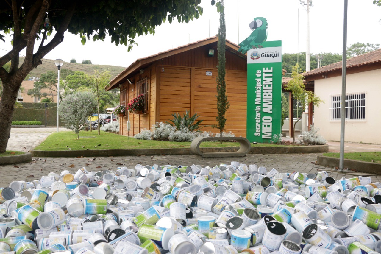 Secretaria de Meio Ambiente recebe a doação 1.033 latas para reciclagem