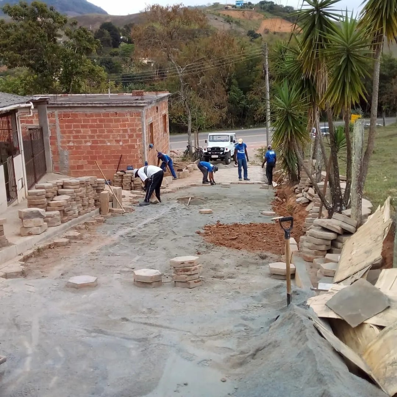 Secretaria de Obras realiza manutenção em diversos pontos da cidade