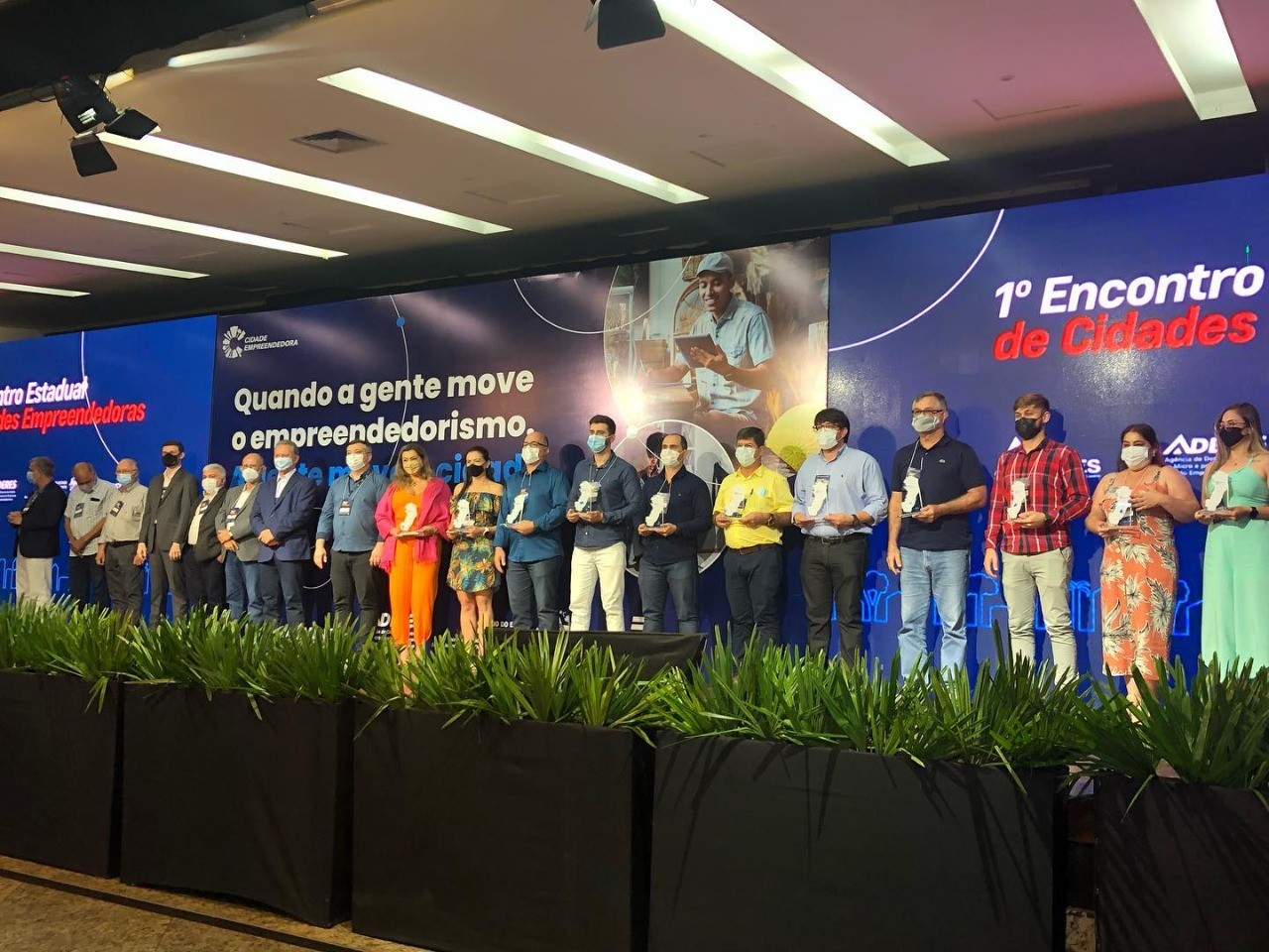 PREFEITO E VICE-PREFEITO DE GUAÇUÍ PARTICIPAM DO 1º ENCONTRO ESTADUAL DE CIDADES EMPREENDEDORAS