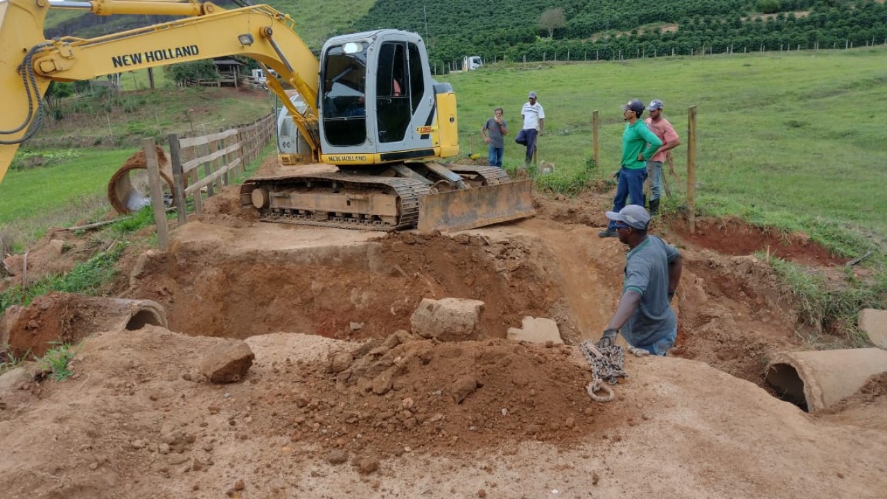 SECRETARIA DE AGRICULTURA SEGUE RECUPERANDO ESTRADAS NA ZONA RURAL