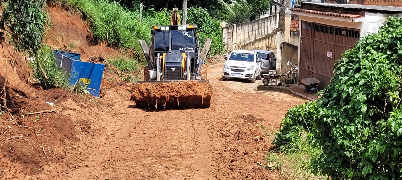 EQUIPES DA PREFEITURA SEGUEM COM LIMPEZA DO MUNICÍPIO APÓS FORTES CHUVAS