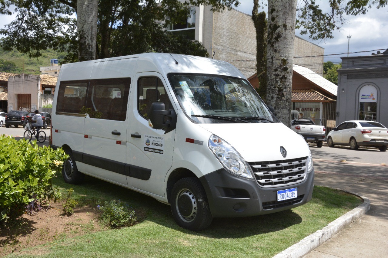 PREFEITURA DE GUAÇUÍ ADQUIRE VAN ZERO KM PARA A EDUCAÇÃO