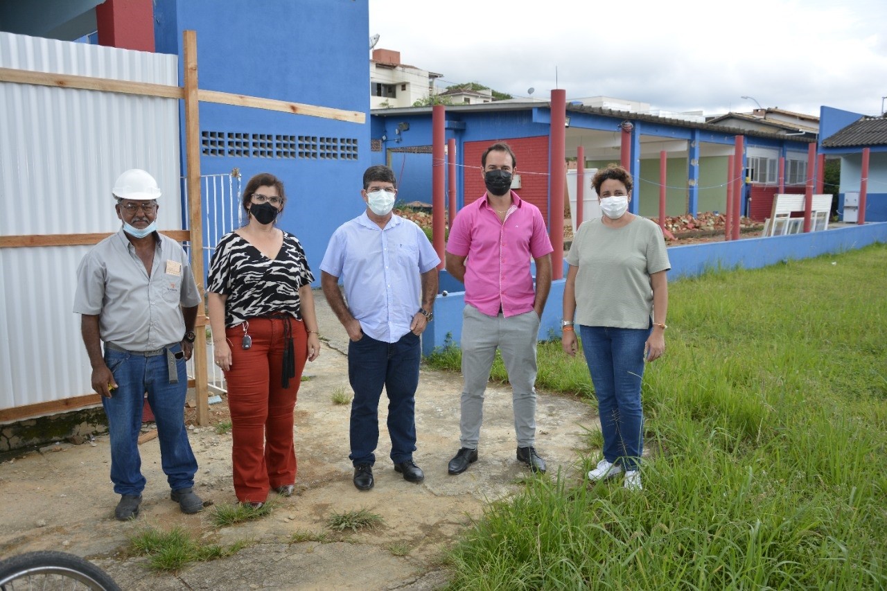 PREFEITO VISITA OBRAS QUE ESTÃO EM ANDAMENTO NO MUNICÍPIO