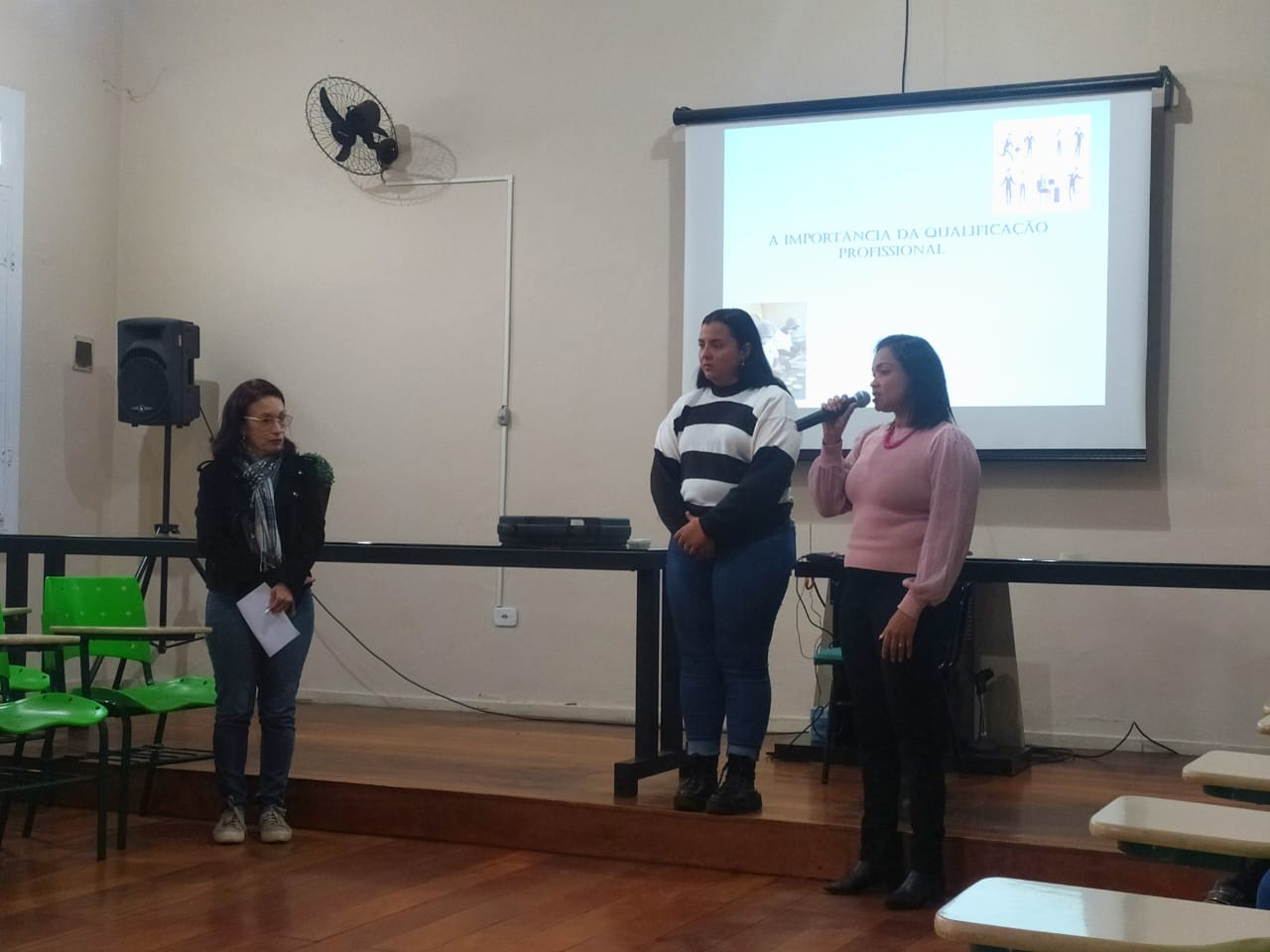 SECRETARIA DE ASSISTÊNCIA SOCIAL REALIZA PRIMEIRA OFICINA DO PROGRAMA INCLUIR MUNDO DO TRABALHO