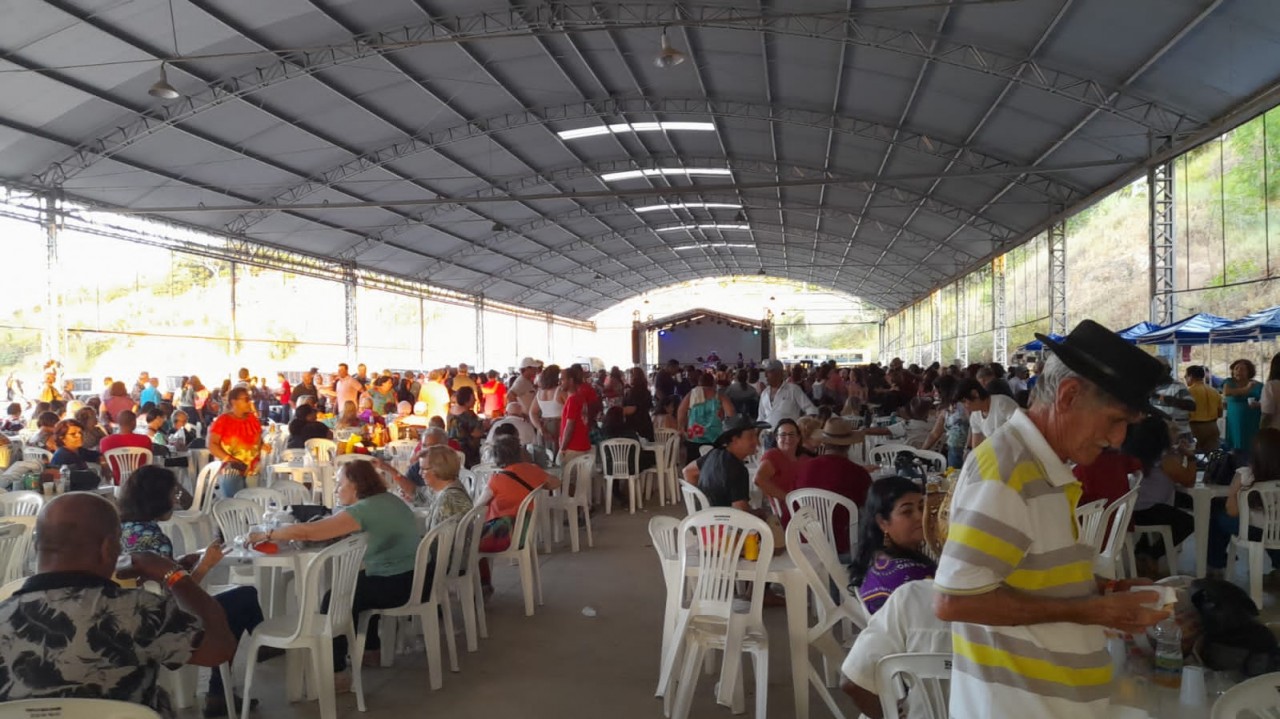GRUPO DA 3º IDADE "ALEGRIA DE VIVER"  PARTICIPA DE ENCONTRO EM ICONHA