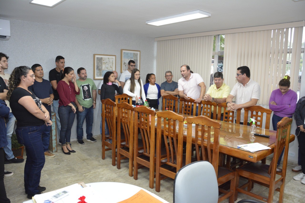 DEPUTADO ESTADUAL VISITA GUAÇUÍ E PARTICIPA DE REUNIÃO COM SERVIDORES