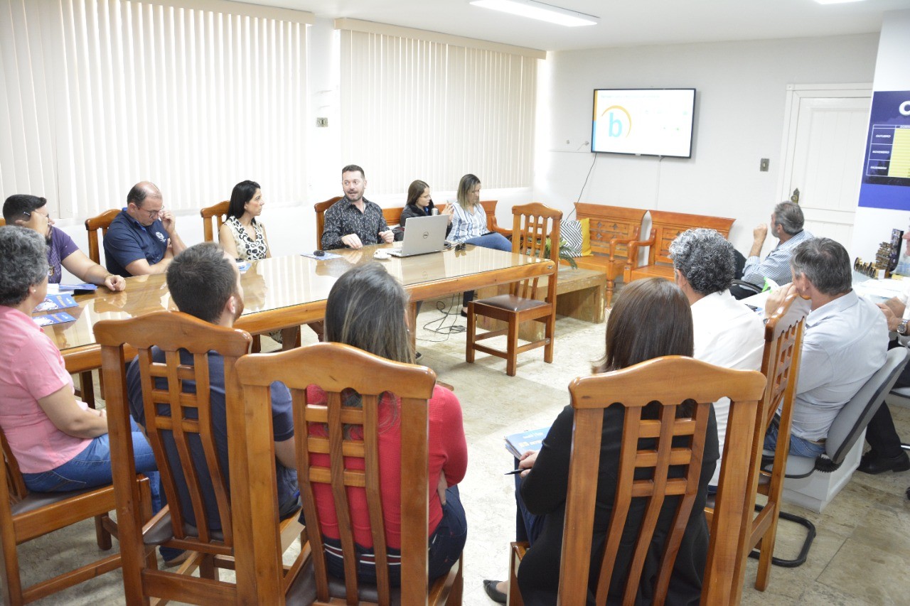 BANDES APRESENTA PROGRAMA ES INTELIGENTE PARA EXECUTIVO MUNICIPAL
