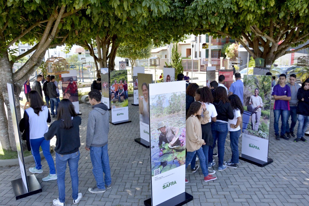 MEIO AMBIENTE É CELEBRADO EM EXPOSIÇÃO FOTOGRÁFICA “MÃOS QUE ALIMENTAM”