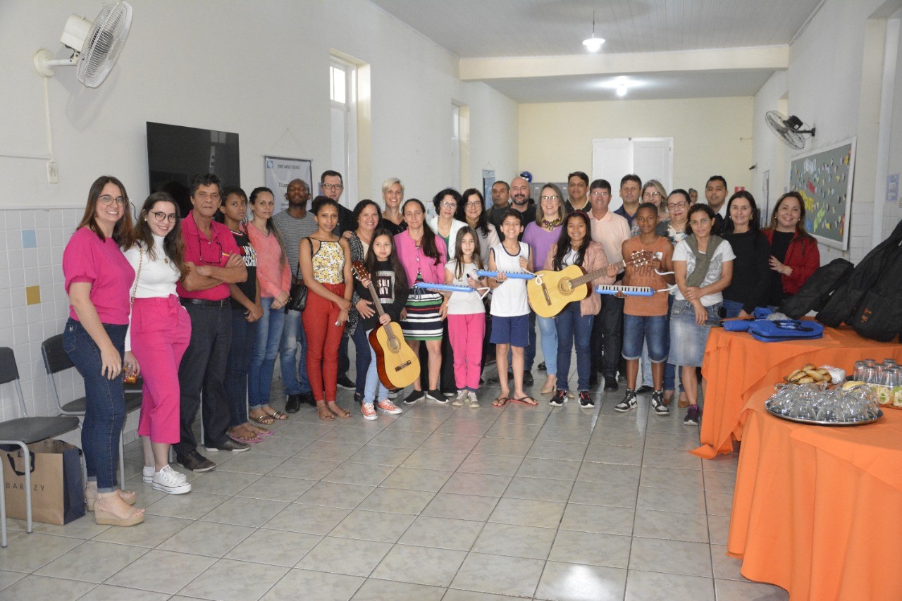 PREFEITURA DE GUAÇUÍ E ROTARY CLUBE FIRMAM PARCERIA PARA IMPLEMENTAÇÃO DE OFICINA DE MÚSICA NO PAAT