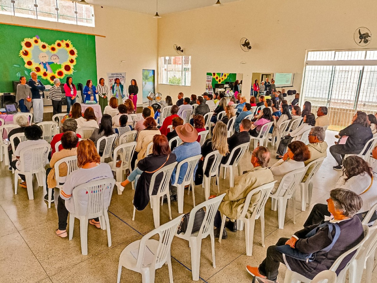 GUAÇUÍ REALIZA FÓRUM PERMANENTE DE DEFESA DOS DIREITOS DA PESSOA IDOSA