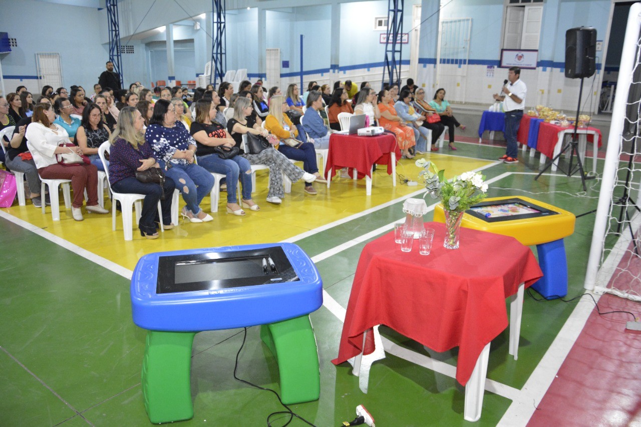 PREFEITURA DE GUAÇUÍ ENTREGA MESINHAS DIGITAIS PARA ESCOLAS