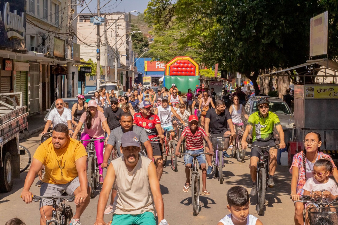 PASSEIO CICLÍSTICO MARCA A VOLTA DA COMEMORAÇÃO DO DIA DAS CRIANÇAS