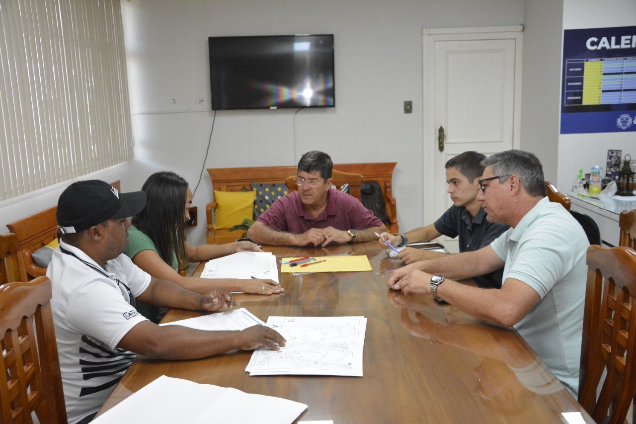 PREFEITO E REPRESENTANTES DO DETRAN SE REÚNEM PARA DISCUTIREM POSSÍVEIS MUDANÇAS NO TRÂNSITO DE GUAÇUÍ